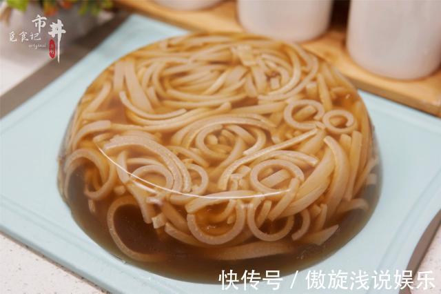 猪皮冻|做猪皮冻，记住“1揉1刮2泡”，皮冻透亮弹牙，味道正成功率高
