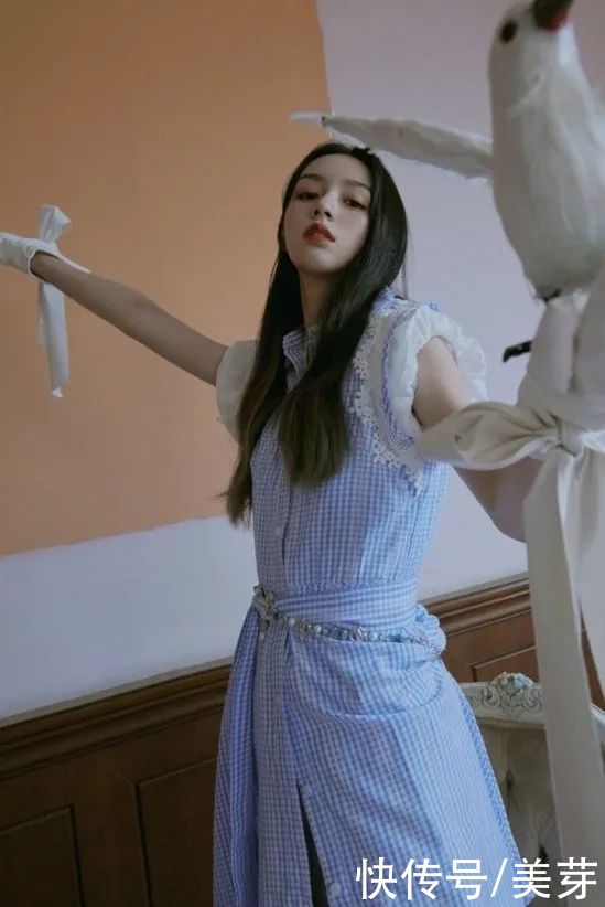 宝藏女孩|00后输了，这届95后小花也太会穿了吧