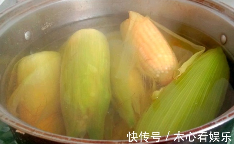 食用碱|煮玉米,先别着急下锅!水里多加2样,熟得更快,软糯香甜又营养
