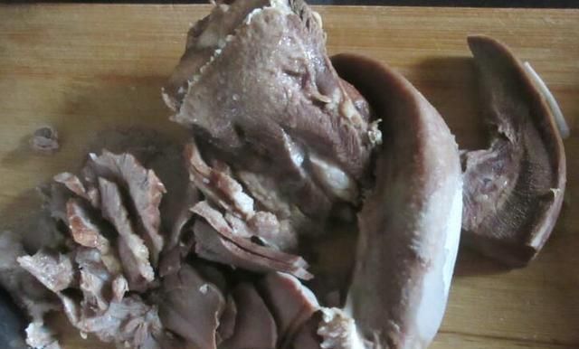 吃一斤它，相当于吃10斤菠菜，5斤鸡蛋，40元一斤，再贵也别不舍