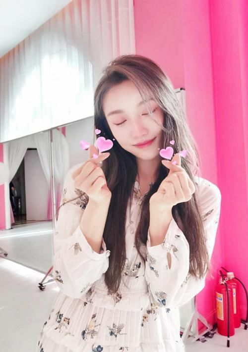 受伤|姜贞羽受伤停止节目录制,酒店中抱着刘些宁奔溃大哭我跳不起来了