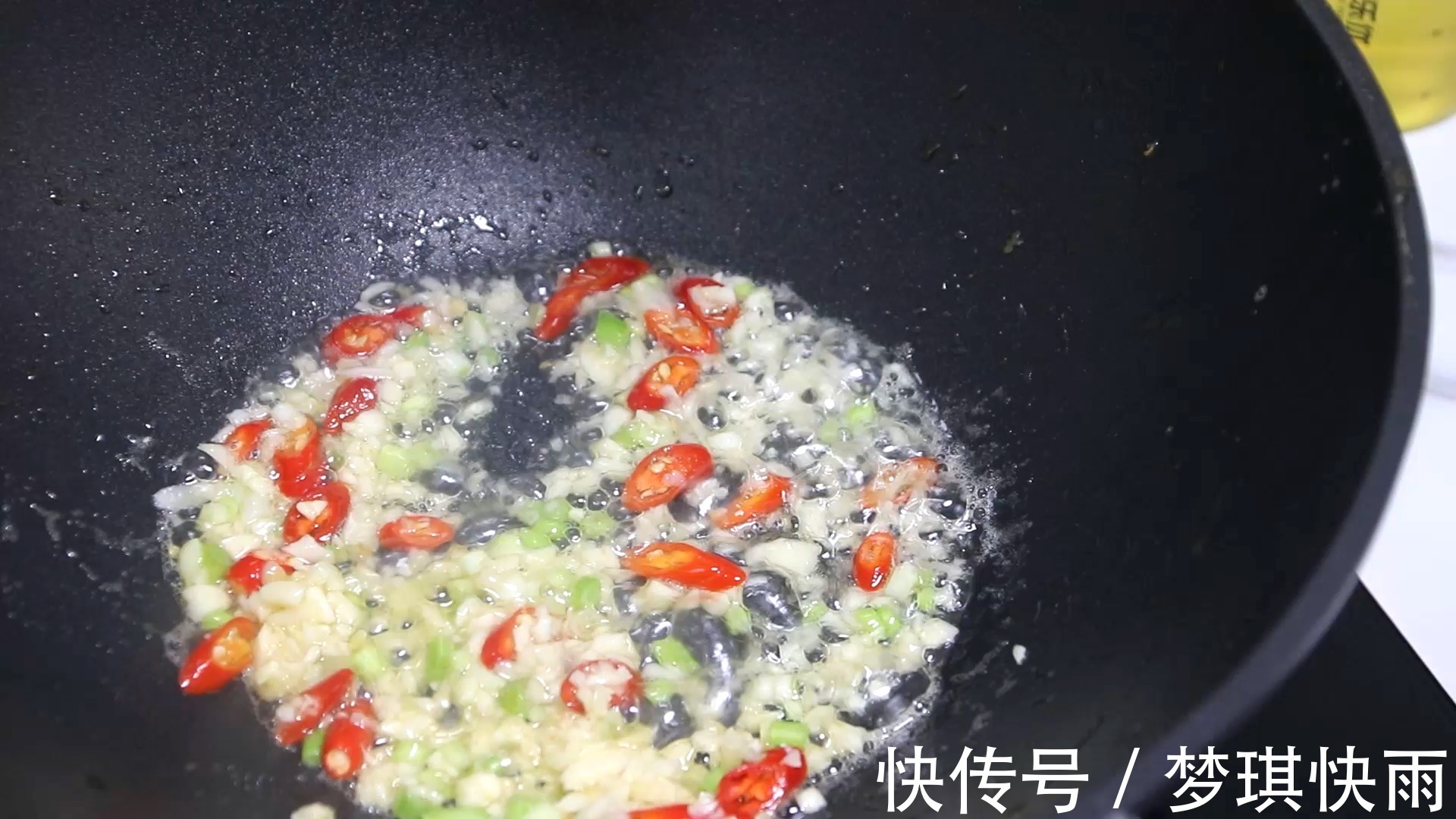 鸡蛋|用豆腐和鸡蛋做的这盘菜，在饭店卖到88块，我在家只用5块钱搞定