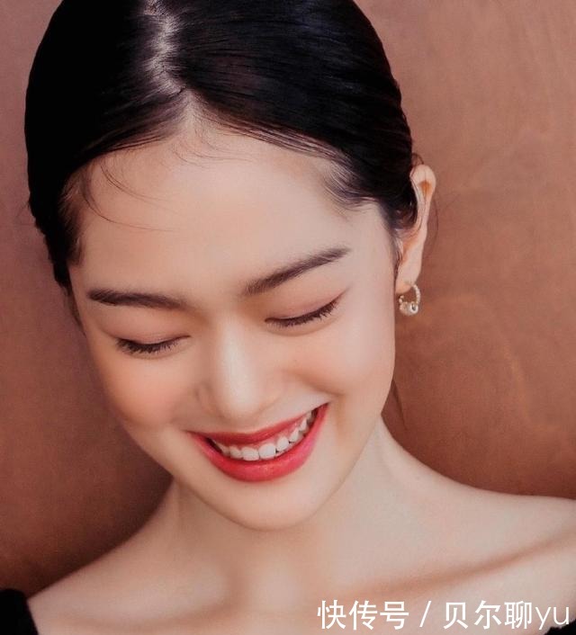女生|脸上有4个特征的女生,是统一审美的“极简脸”,男女生都宠爱她