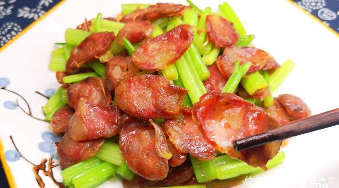 灌香肠时,牢记配方“3白1黄1黑”,腊肠鲜香入味有嚼劲,无腥味