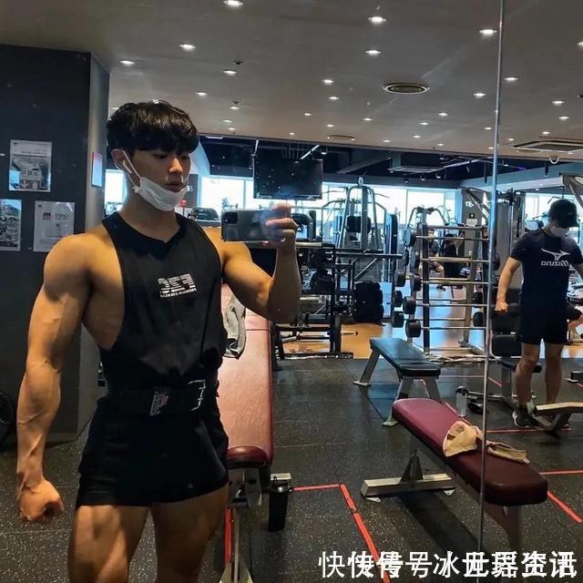 狼狗|韩国小伙爱健身，练出一身腱子肉，从小奶狗变成肌肉狼狗