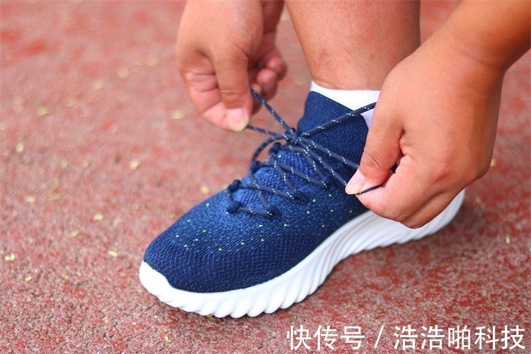 运动版 穿袜套鞋是怎么一种体验呢?网友:这个值得试一试