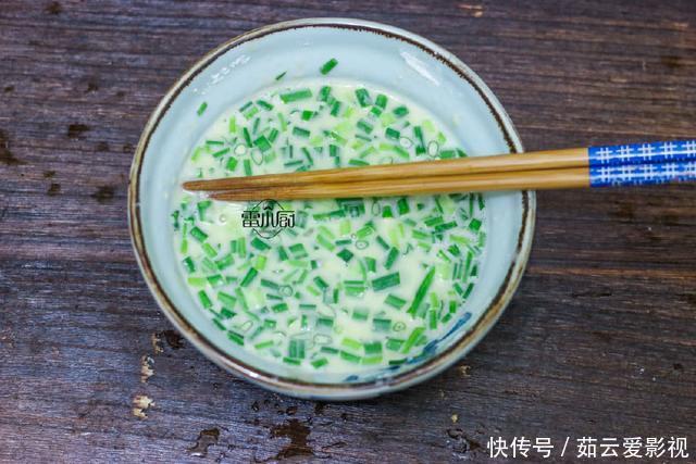 少量|儿子最爱吃的早餐饼,不用揉面,不用整形,2块钱就能吃饱!