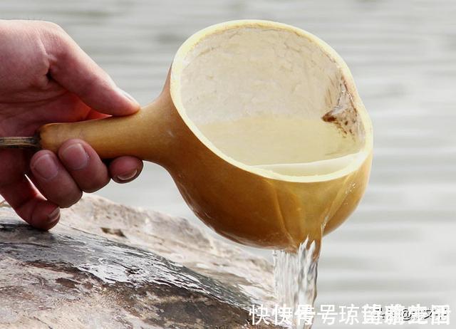 集韵|搲,这个字《新华字典》中查不到,但几乎人人都在用、都在说