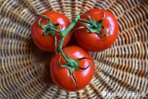 日本名医谈降血糖西红柿加一种调料煮汤喝,美味可口远离高血糖