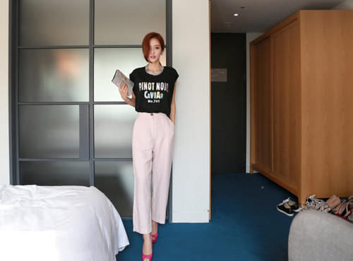 惹眼|清新脱俗孙允珠惹眼镭射字母无袖T恤束腰修身喇叭裤