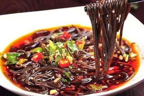 蕨根粉|蕨根粉食用方法，酸辣蕨根粉、肉丝炒蕨根粉