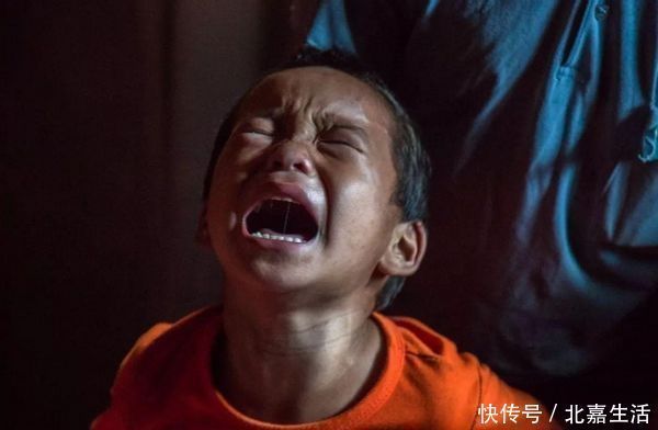 哭泣|动不动就哭的孩子,与忍着不哭的宝宝,两者长大后有何区别?