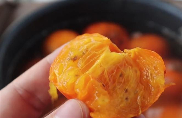 苦涩味|暖柿子,教你两个小技巧,柿子香甜脆爽又好吃,方法超简单