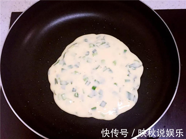 面糊|鸡蛋和韭菜也可以做早餐饼这样做鸡蛋饼，每天当早饭都不会腻！