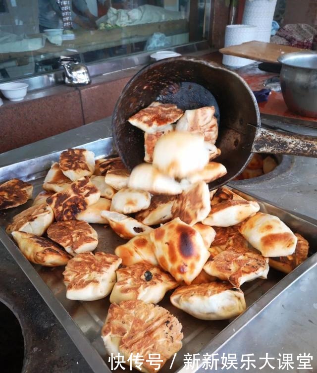 伊犁的烤包子、过油肉拌面和凉粉!