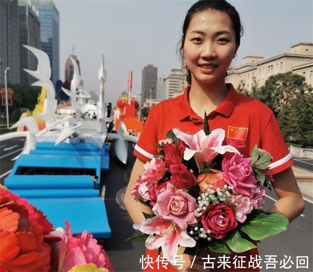 排球|袁心玥13岁加入女排，效力12年获得中尉军衔，能享受什么待遇？