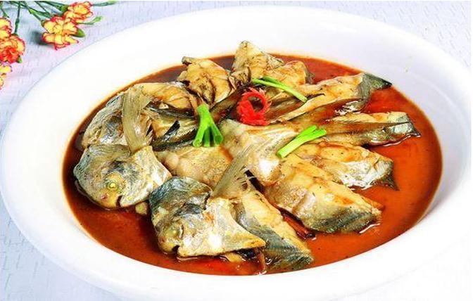 花雕手撕鸭、干煸松茸、红烧白鲳制作方法