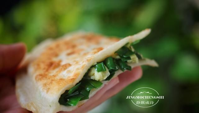  这才是韭菜盒子的传统做法，皮薄馅儿大，好吃易做，难度为零