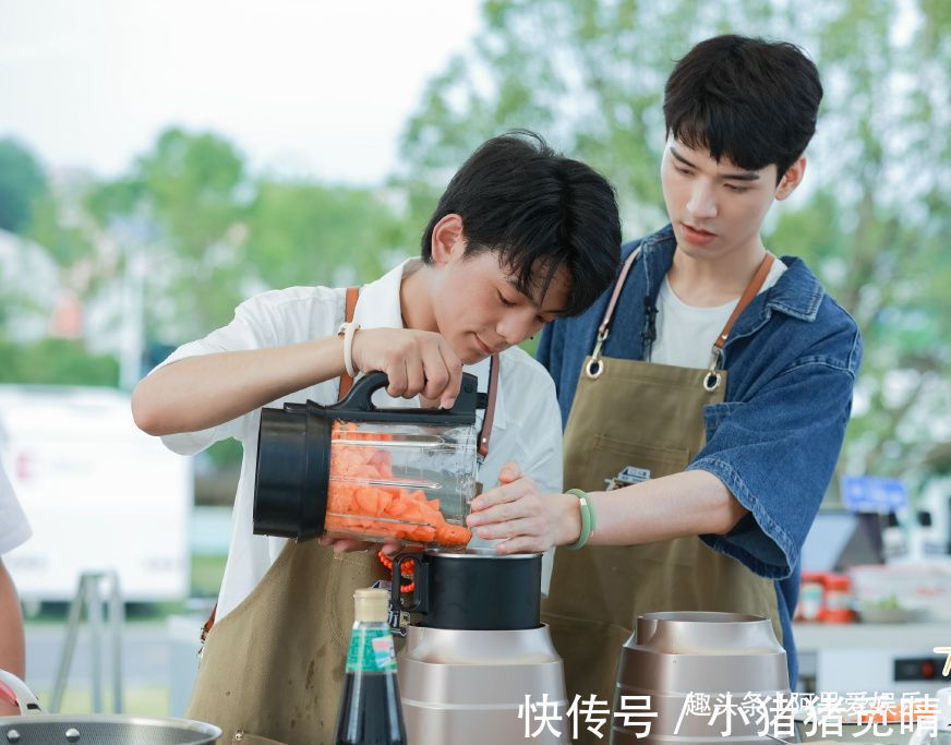 黄晓明|中餐厅每人一道拿手菜 都夸对方做的好吃 她的菜却剩了一大半!