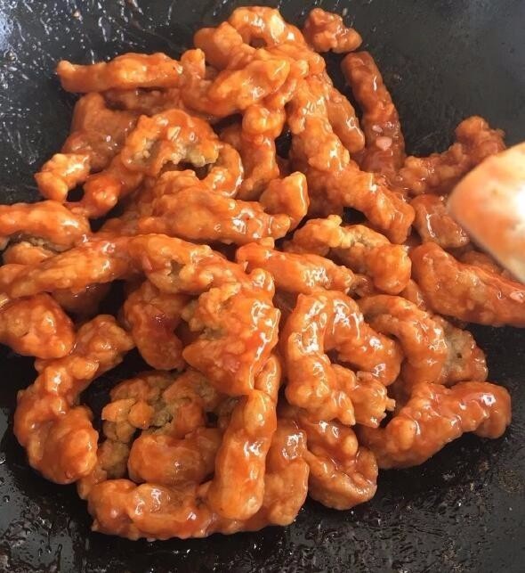 资深大厨制作糖醋菜,记住“黄金比例”,色泽鲜明,酸甜可口