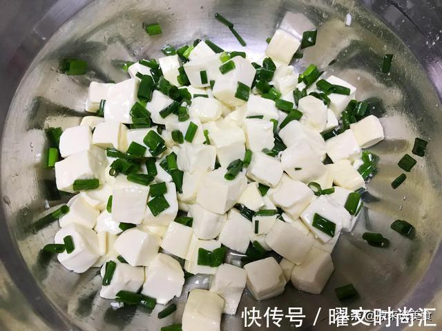 小葱拌豆腐|小葱拌豆腐要想做出来饭店的味道，掌握1个技巧，大厨吃了都说好