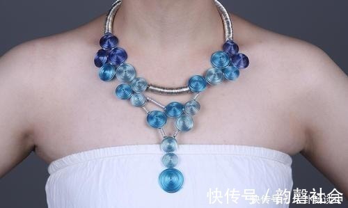 图案 项链从来都是女人的焦点,它的价值从没消失过,有与众不同的光芒