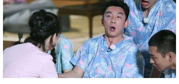 節(jié)目中屢次被孤立，淪為跑男邊緣人物的鄭愷，為何不舍得退出？