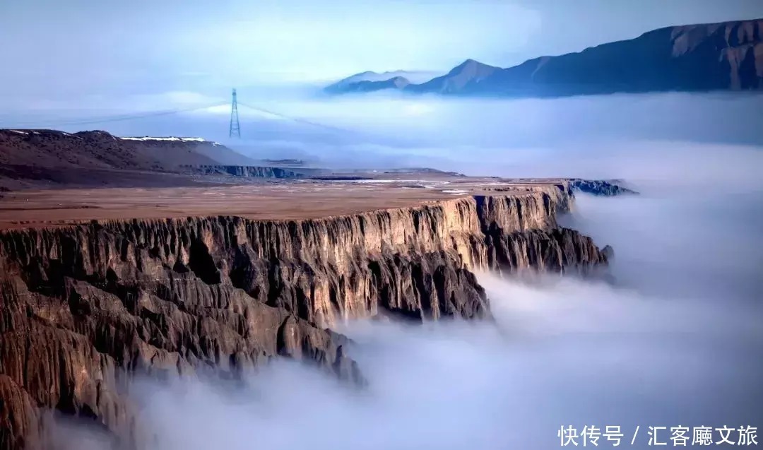 翻雪山穿沙漠，流连异域小镇，寻访新疆烂漫“花火”