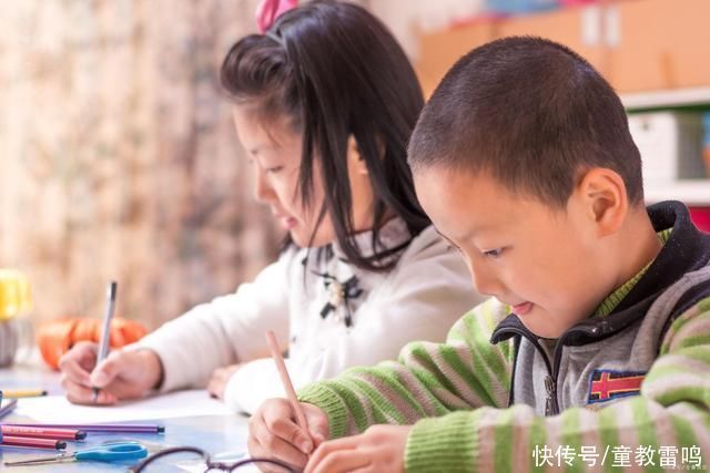 学霸|7岁女孩左右手写字,学霸男生更进一步,左右手写字内容还不同