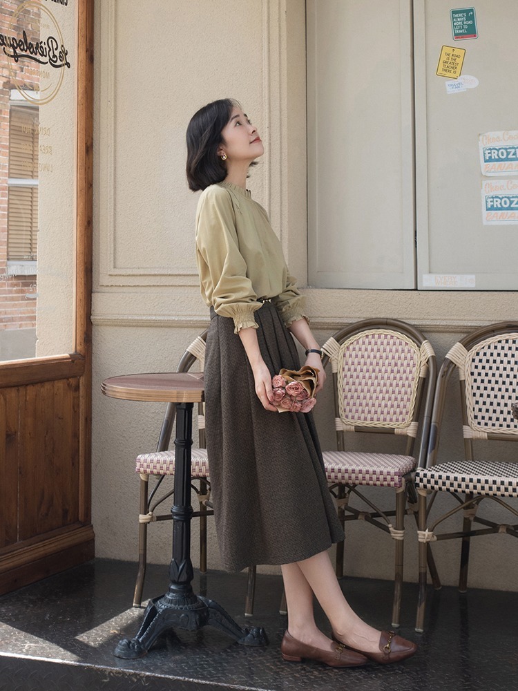 秋冬 秋冬就要穿得复古又时尚,立领压褶棉质衬衣你值得拥有!