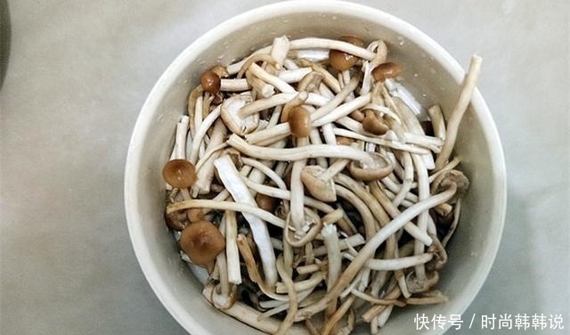 医生不会告诉你,这蔬菜是强碱性食物,补血防脱发,年纪大要多吃