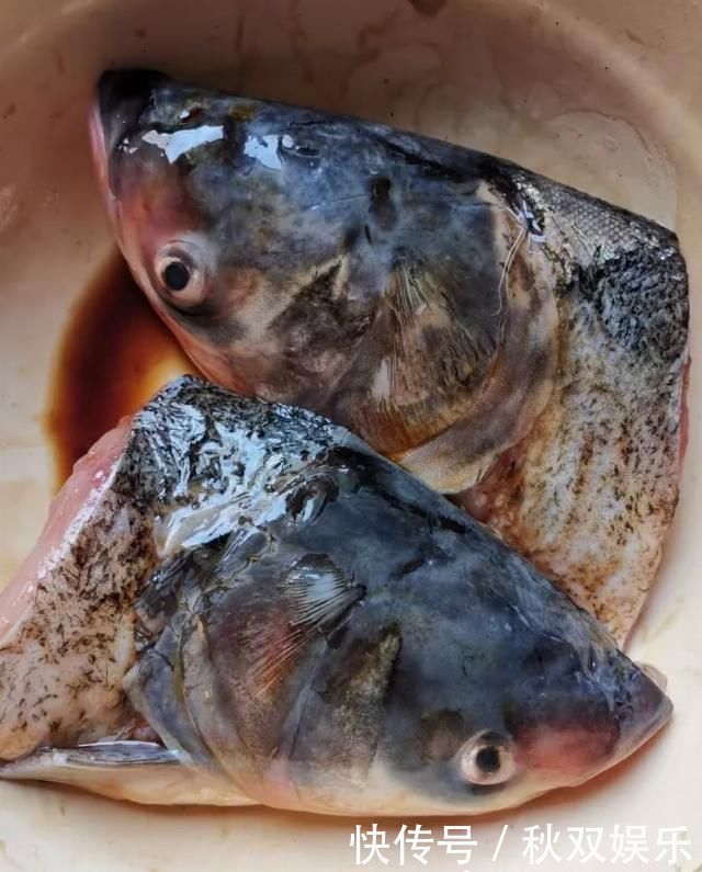 鱼头这样做最好吃,鲜美无腥味,不仅闻着香,吃起来也让人很馋