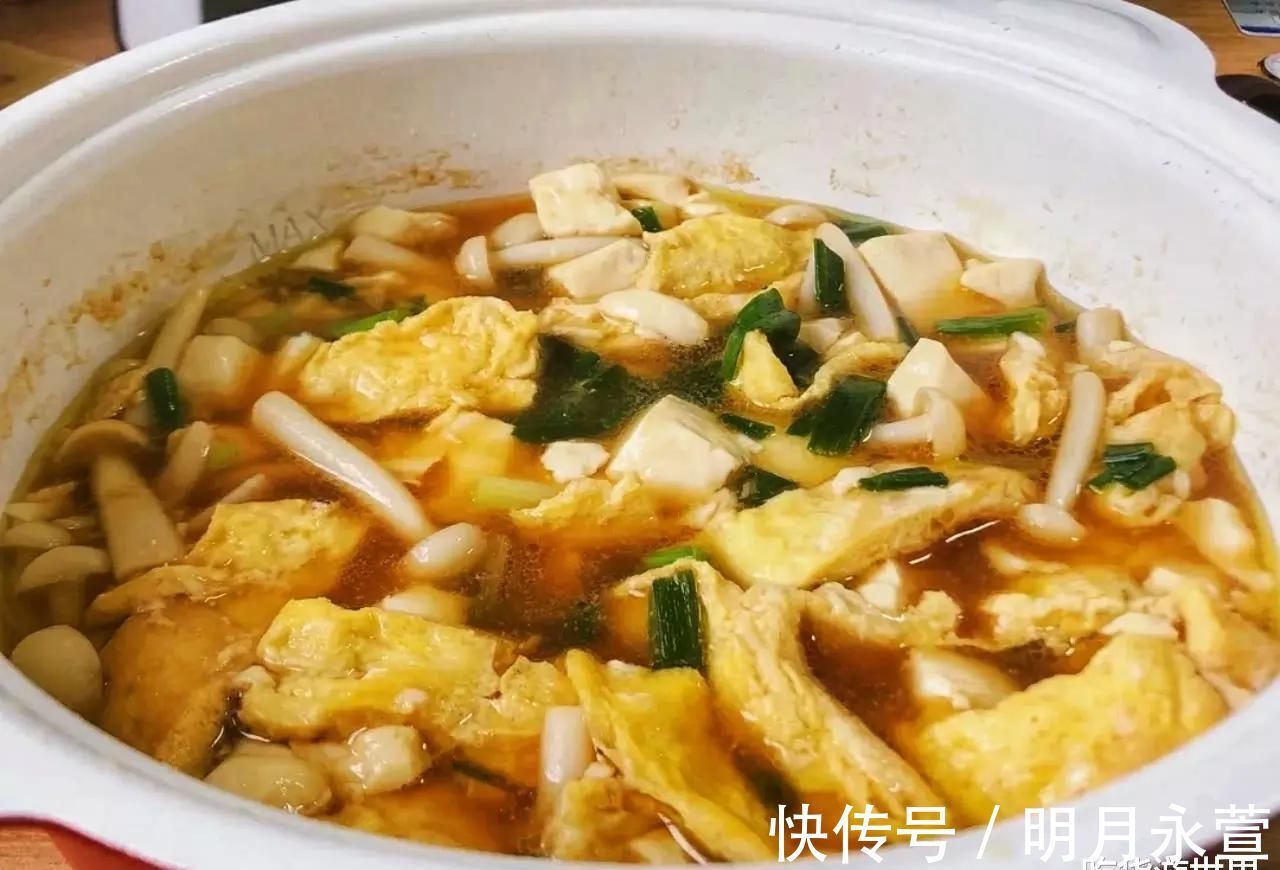 海鲜菇和它是天生一对，10分钟上桌，汤鲜有营养，孩子特爱喝