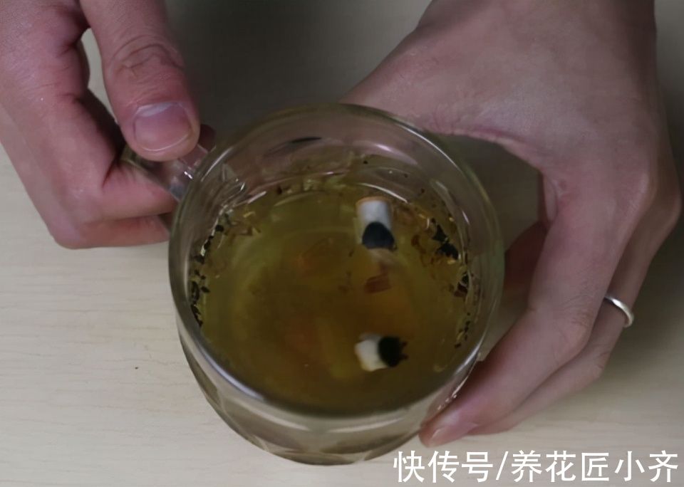 养花4种水,冬季养花不要用,它是肥但不是你这样使用