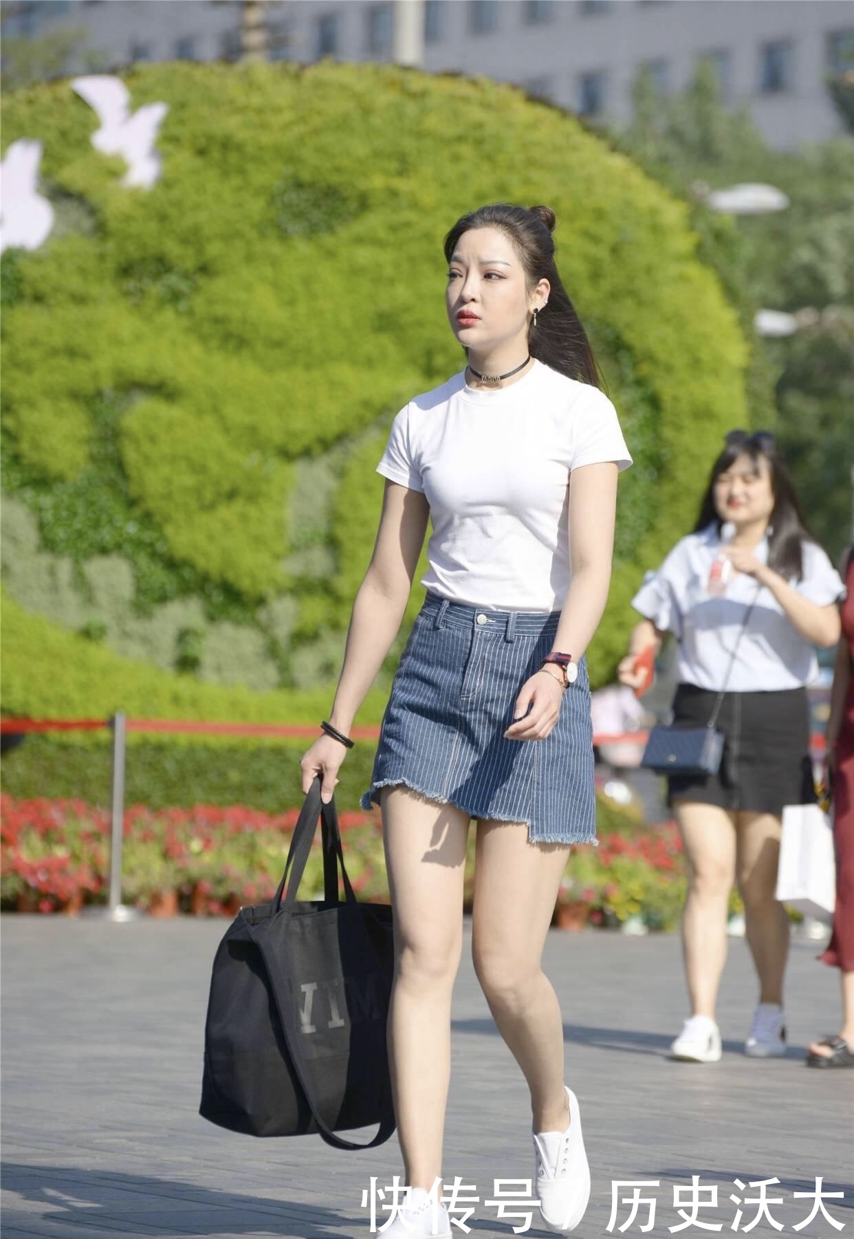 时尚|精致的短裙穿搭,简约风格还衬托出时尚大气