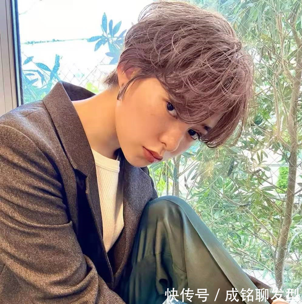 烫发|短发别再烫“满头卷”了,今年流行摩根纹理烫,时尚减龄又美颜