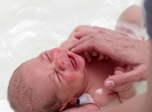 宝妈|宝宝出生后,被医生抱走的“神秘10分钟”,都经历了什么?