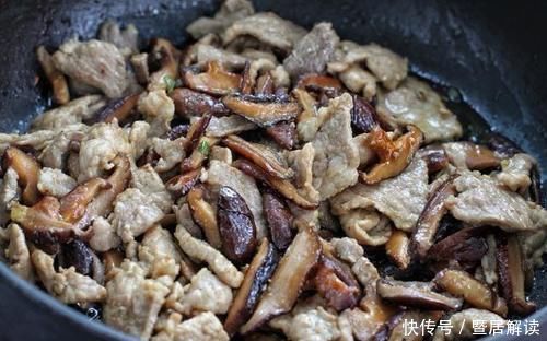 炒香菇时，到底要不要“焯水”，伙夫：这一步搞错，营养流失一半
