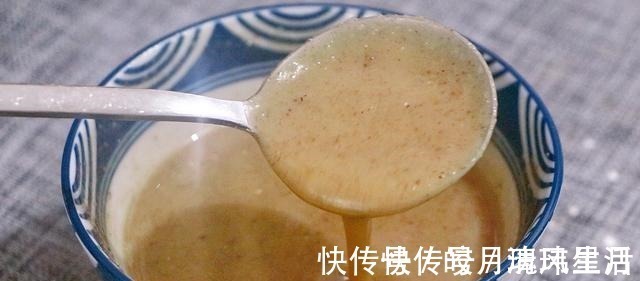 搅拌均匀|五香烧饼懒人做法，不揉面不用烤，又酥又软又筋道，咬一口太香了！