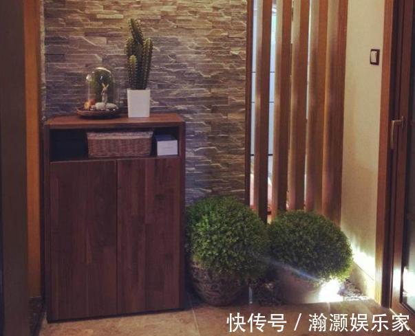 中式|85㎡新中式风装修,玄关就很个性,书柜''藏''着一张床,实用