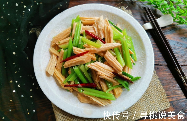 炒腐竹,记住“2个窍门”,出锅后腐竹香气浓郁,柔软筋道下饭香