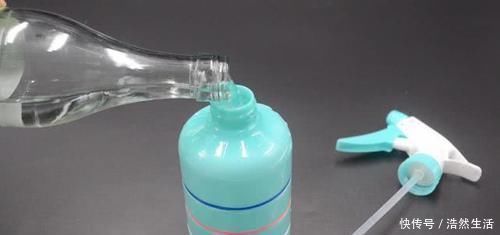 白醋|白醋倒在手心搓一搓，真的厉害了，解决了男人女人的困扰，都学学吧