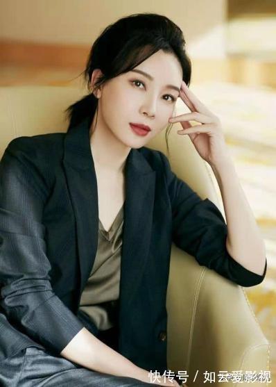 发型 50岁女人最好别留这“3种”发型,不仅大妈感十足,还显老没气质