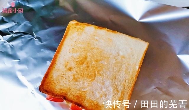芝士培根煎蛋三明治|超简单的早餐自制三明治,这样做营养均衡又美味,完胜外卖~!