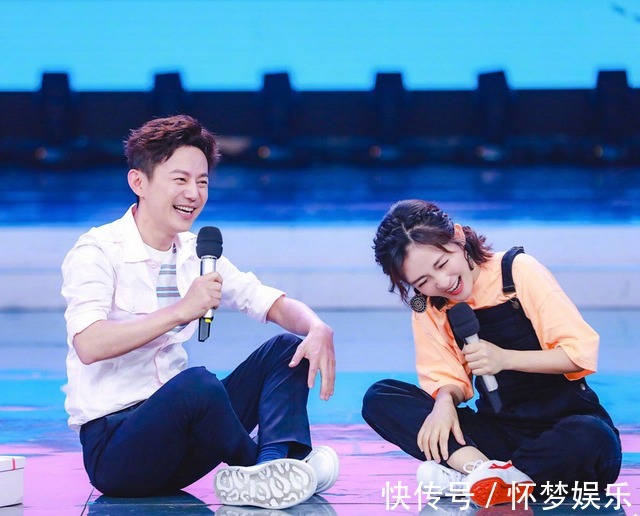 林一邢菲參加《快本》,誰(shuí)注意邢菲的手放哪了滿屏檸檬酸