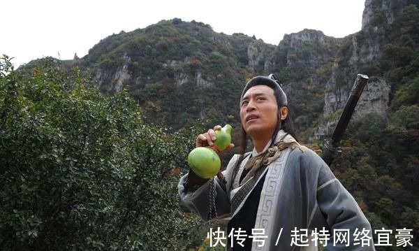 唐玄宗|李白初入翰林院,半醉半醒赋诗三首,诗文惊艳了诗坛,传唱千古