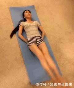 vogue|170斤也能走T台大码超模艾什莉，胯宽腿粗，魅力却不输Gigi！