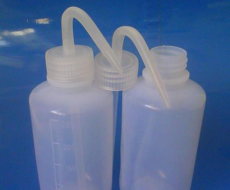 钻孔|软趴趴的塑料瓶，养花有4大经典用法，早晓得早受益