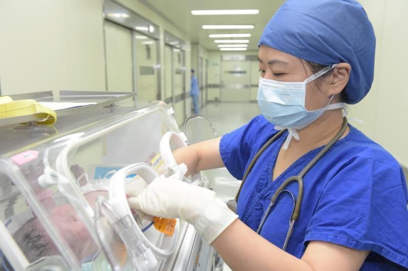 颜值|产房一女婴火了, 靠颜值征服网友 这孩子在娘胎里“整了容”