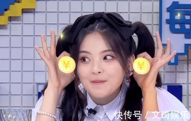 杨超越冰箱里的高级牛肉,被厨师拿来做菜,镜头特意给到她,反应真实了